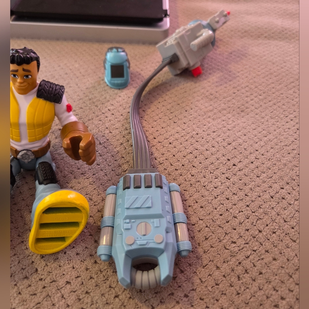 2018 Rescue Heroes Carlos Kitbash 6" Figure with Spinning Arc Welder Mechanic - Picture 11 of 13